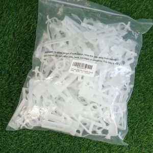 💩 White Plastic Bag of Gutter Clips